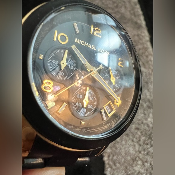 Michael Kors Black Silicon Watch - Picture 2 of 6